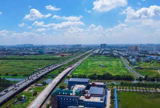 Bất động sản rục rịch ‘ăn theo’ hạ tầng