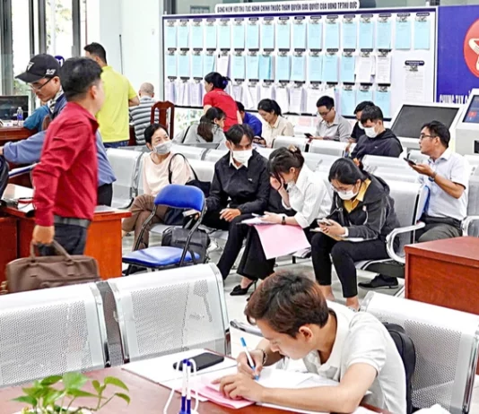 Người dân có phải làm lại sổ đỏ, căn cước khi sát nhập tỉnh, xã?