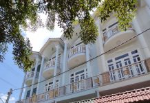 Nhà 2 lầu 4 phòng ngủ tại hẻm 733 đường Nguyễn Bình.