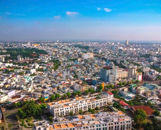 Hàng cao cấp ế ẩm, thị trường bất động sản TPHCM trầm lắng