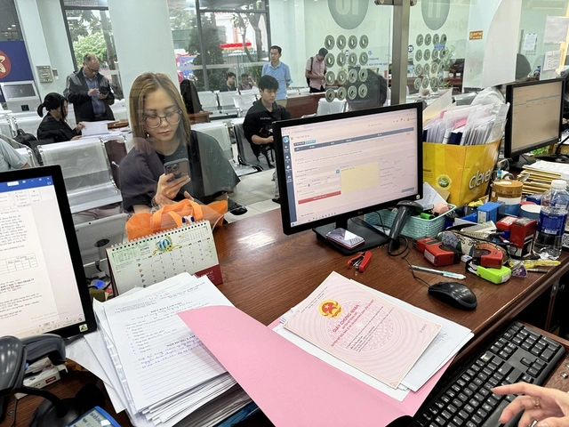 viec-cho-nguoi-dan-no-tien-su-dung-dat-se-tao-dieu-kien-cho-nguoi-dan-di-dang-ky-lam-so-hong-lan-dauanh-dinh-son-1755531686299270792021