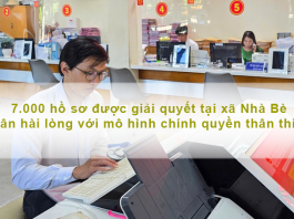 Xã Nhà Bè giải quyết hơn 7.000 hồ sơ, dân được mời bánh nước, chấm điểm hài lòng tại chỗ